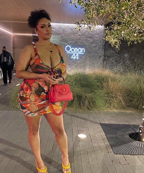 famousaria sex pornostar bilder