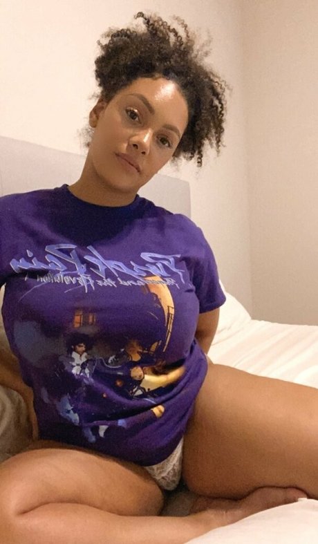 famousaria top nacktheit galerie