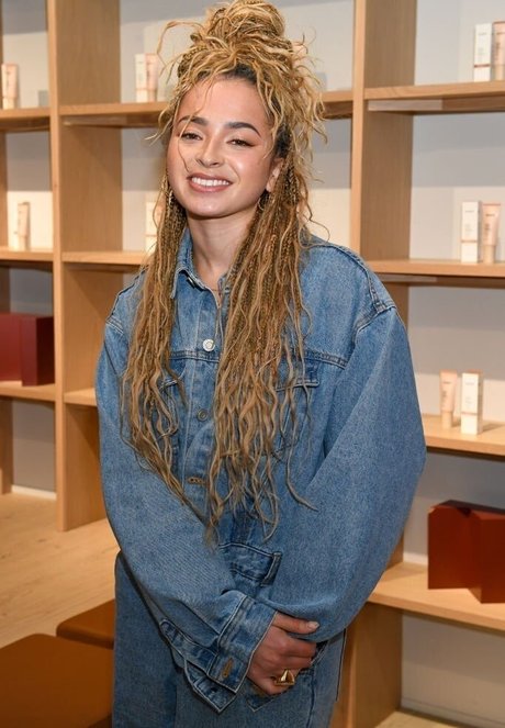 Ella Eyre erotische foto
