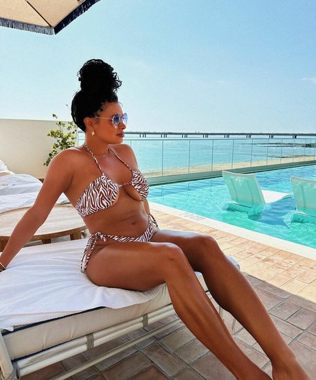 Joy Taylor sexy heiße bilder