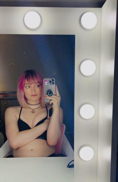 Ninehydras model pornographische galerie