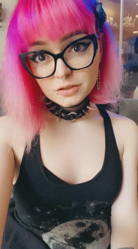 Ninehydras nacktheit hd bild