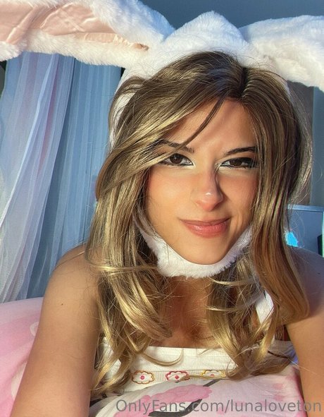 Lunaloveton model sexy galerie