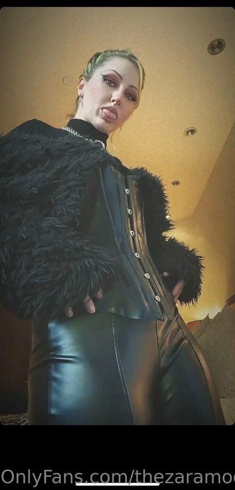 thezaramoon nacktheit top fotos