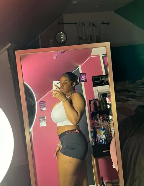 weibliche zwerg-onlyfans erotische heiße foto