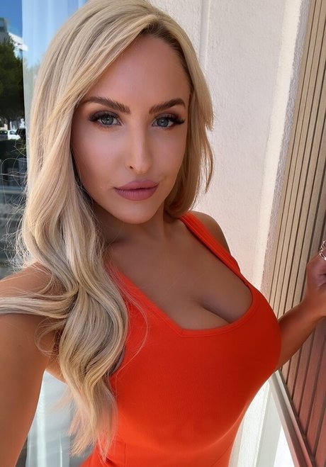 Emma Jones model nackt fotos