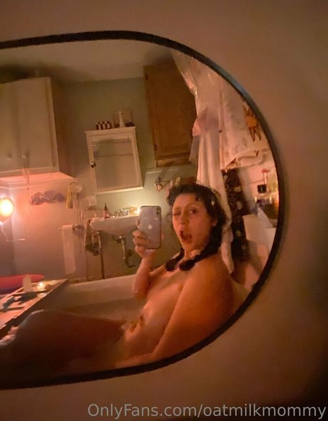 Oatmilkmommy kunst nackte galerien