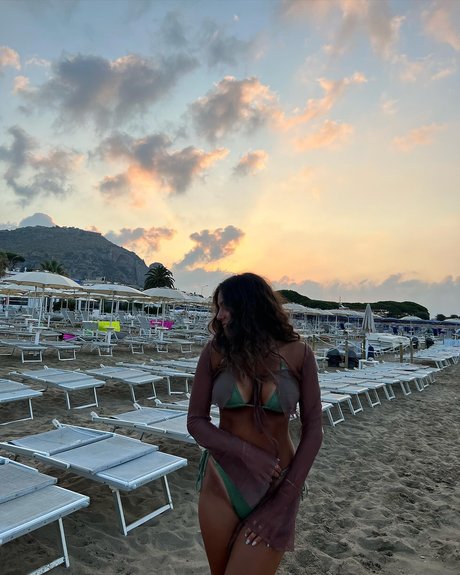 Monika Mancini nackt heiße bild