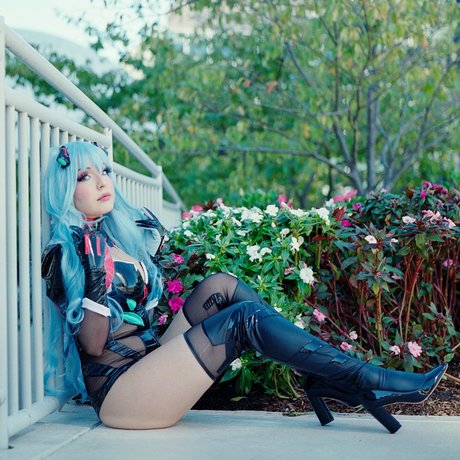 Kutie Kitten nackt kunst foto