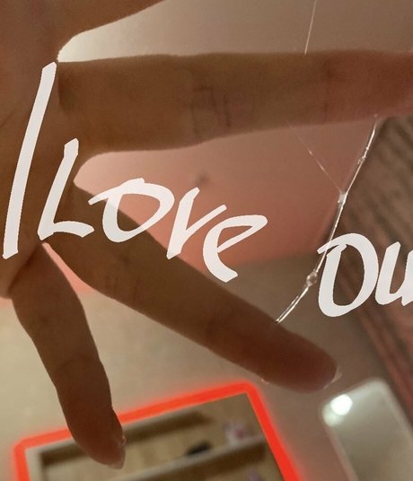 cutiepie Alice hd sexy bild