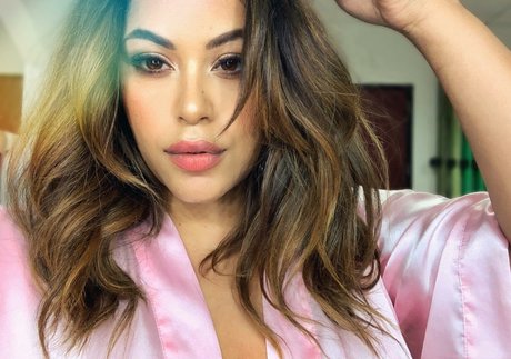 pool-dreier onlyfans nacktheit exklusive archiv