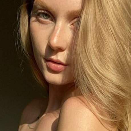 Shelby Serene erwachsene freie foto