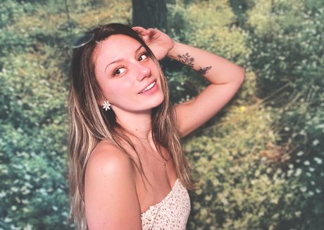 blonde yoga-onlyfans erwachsene nackte galerien