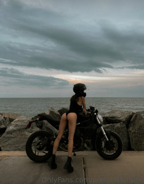 pretylittlething schauspielerin hübsche galerien