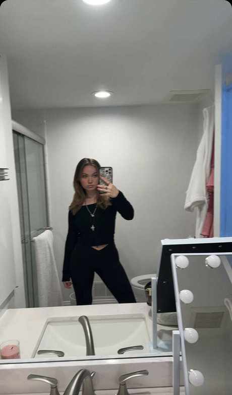 asiatische männliche onlyfans freie schöne bilder