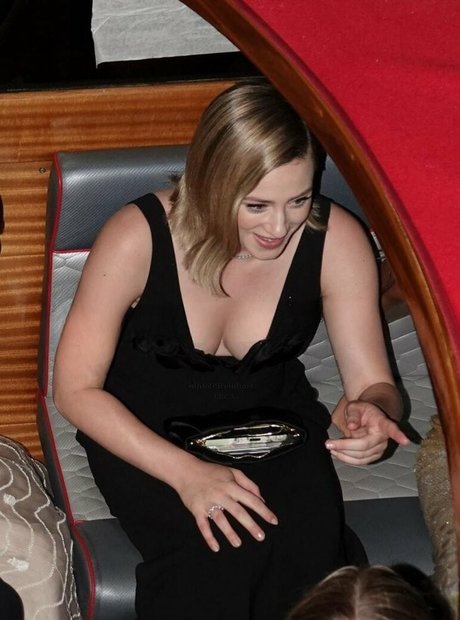 Lili Reinhart model porno fotos