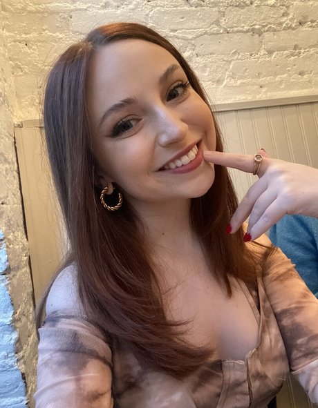 Ellie Schnitt erotische sexy bilder