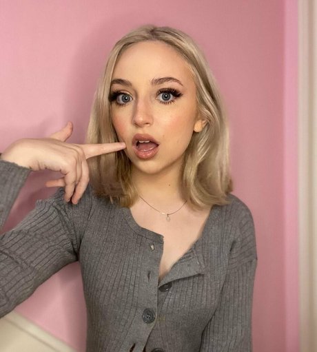 Ellie Schnitt erotische pornographische fotos