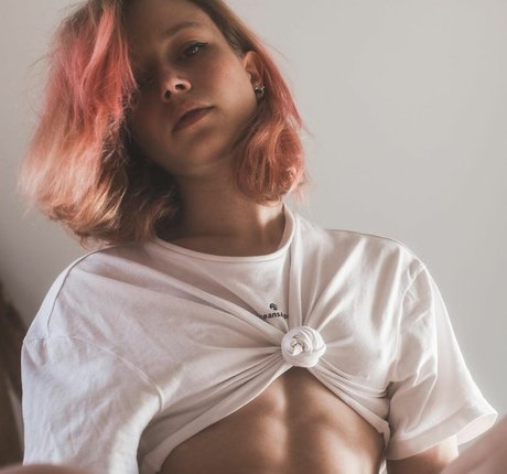 Aline Dessine heiße exklusive bild