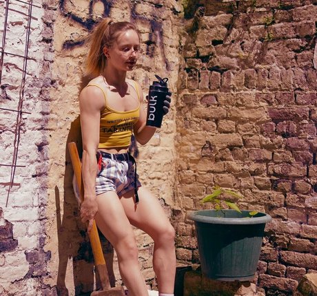 Aline Dessine nackt kostenlose bild