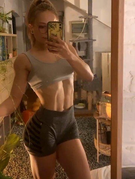 Aline Dessine porno schöne bild