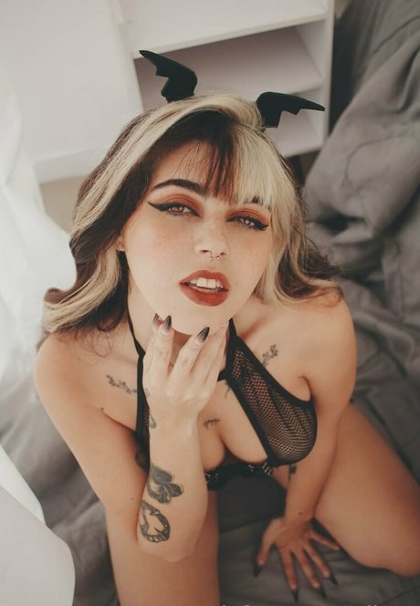 Aliese nackt porno bilder