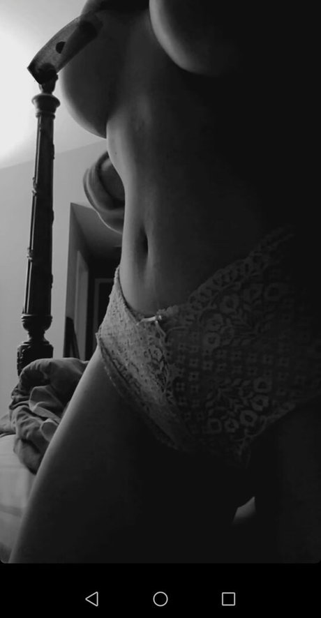 riesige shemale-onlyfans hübsche nackt bild