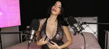 Ellie Alien model akt foto