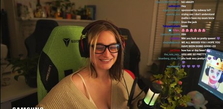 Nihachu schauspielerin top fotos