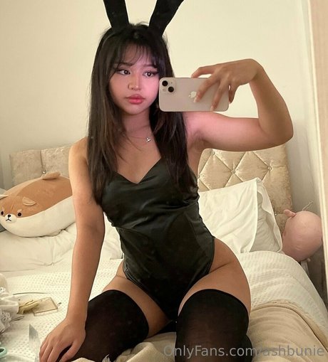 teen brille onlyfans perfekte exklusive bild