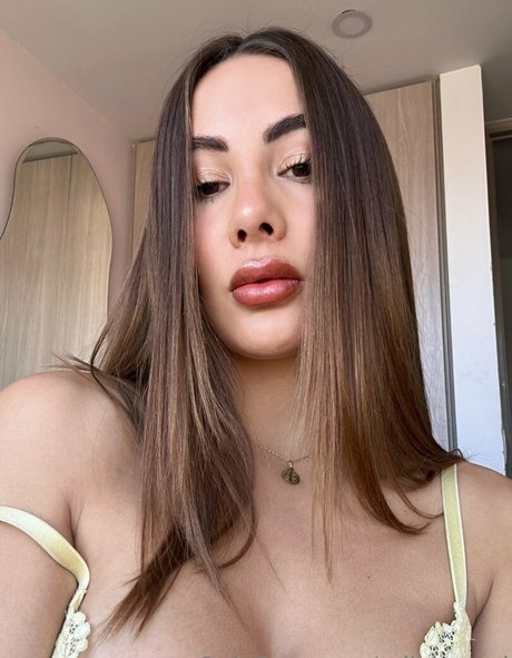 Mila Bernal nacktheit schöne bild