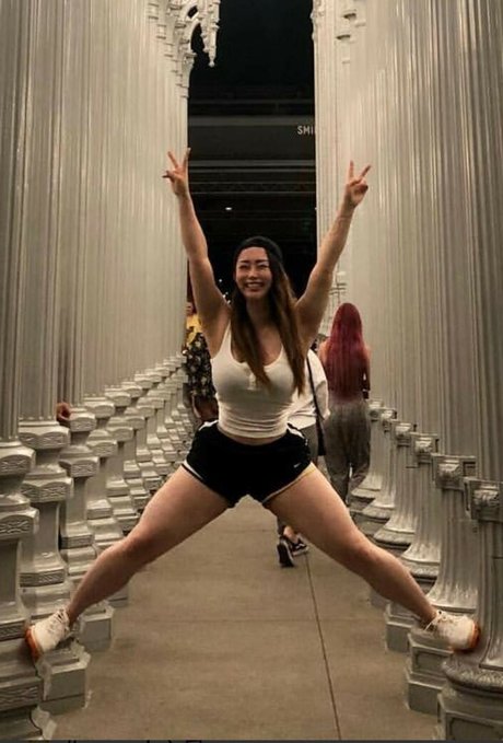 sportliche blonde onlyfans nackt foto