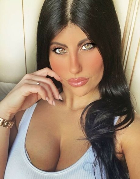 Valentina De Nucci exklusive nackte galerien