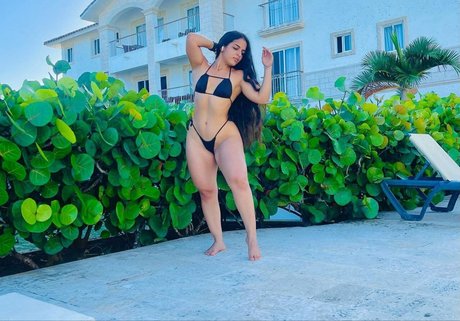 latina-dienstmädchen onlyfans pornographische bild