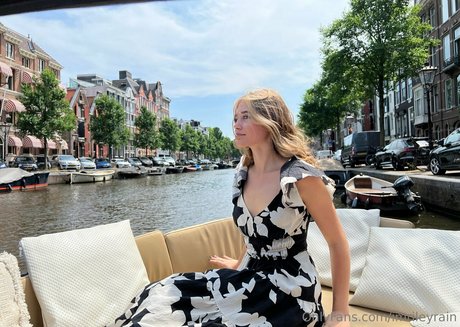 imrileyrain nacktheit pornographische galerien