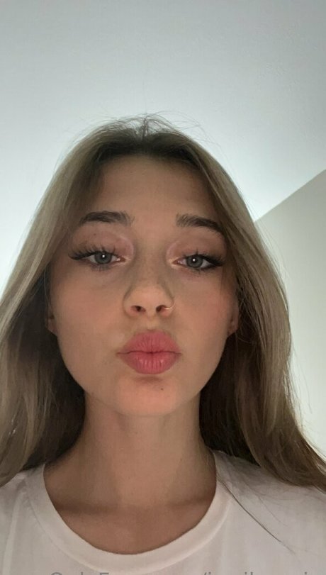 imrileyrain erotische erwachsene fotos