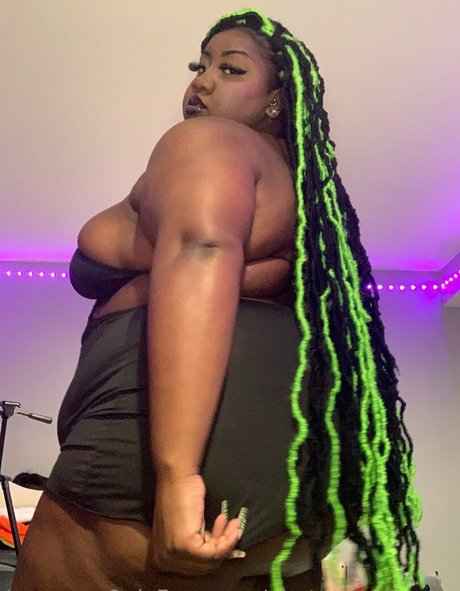 phat ass phoebe model hübsche bilder