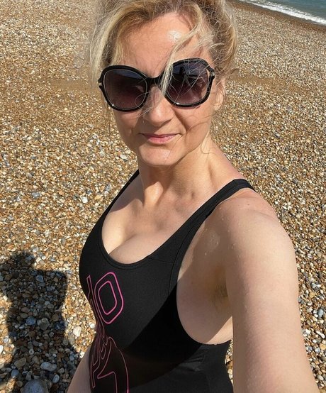 Corrinne Wicks exklusive sexy foto