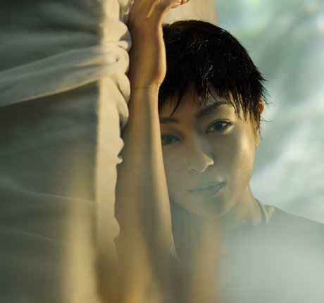 Utada Hikaru nackt akt bild