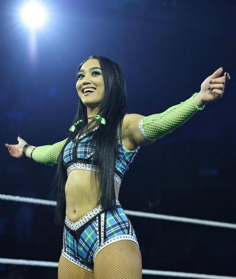 Roxanne Perez nackt kunst galerien