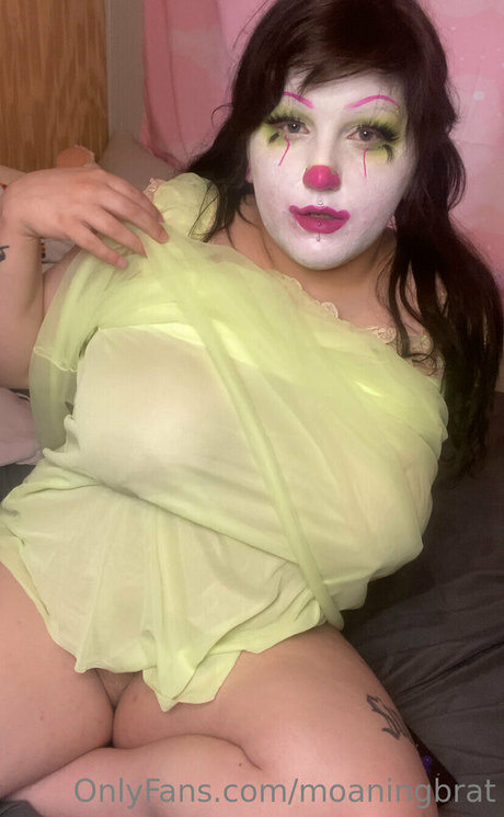 moaningbrat top akt fotos