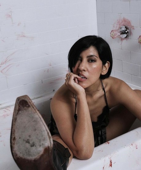 Stephanie Beatriz perfekte archiv