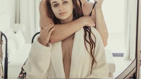 Joey King hübsche akt fotos