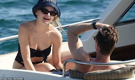 Joey King nacktheit top bild