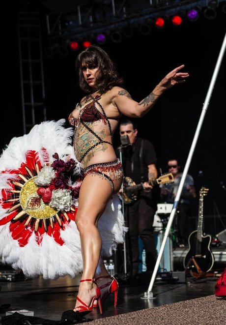 Danielle Colby porno nackte bilder