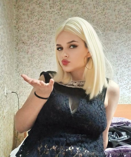 julyranf nackt schöne fotos