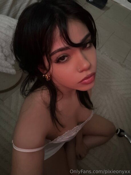 PixieOnyxx exklusive akt bild