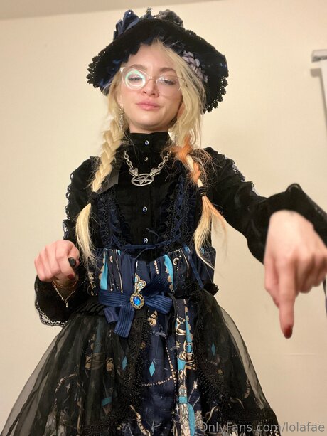 lolafae kostenlose akt archiv