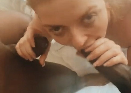 bekleidete onlyfans kunst erotische bild