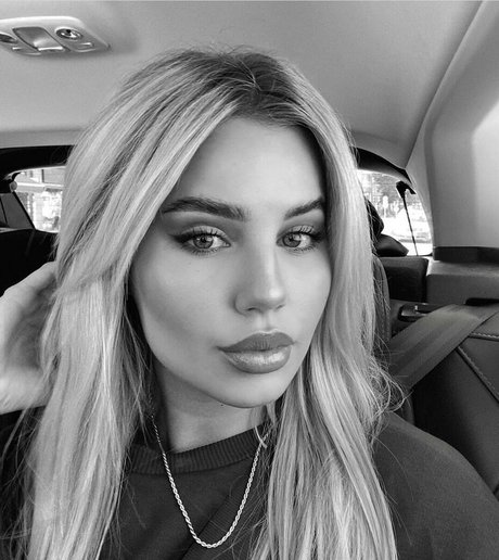 Felicia Aveklew sexy akt galerie